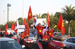 Hà Nội ngập tràn sắc đỏ chào đón Đoàn thể thao và Đội tuyển U22