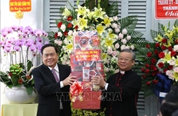 Chủ tịch Ủy ban Trung ương MTTQ Việt Nam chúc mừng Giáng sinh tại Tòa Giám mục Cần Thơ