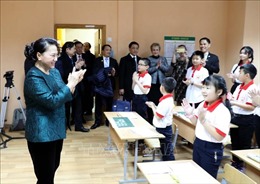 Chủ tịch Quốc hội Nguyễn Thị Kim Ngân thăm lớp học tiếng Việt tại thủ đô Minsk, Belarus