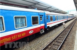 Khắc phục sự cố tàu SE7 bị trật đường ray tại Bình Thuận