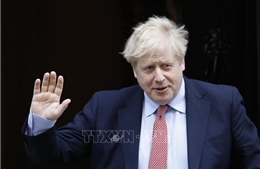 Thủ tướng Anh lần đầu tiên xuất hiện sau gần một tháng điều trị COVID-19