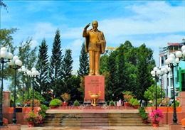 Gặp người chọn vị trí đặt tượng đài Bác Hồ trên bến Ninh Kiều