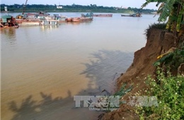 Công bố tình trạng khẩn cấp sự cố sạt lở bờ hữu sông Cà Lồ (Đông Anh -Hà Nội)
