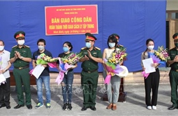 Bàn giao 81 công dân hoàn thành thời gian cách ly tại Ninh Bình