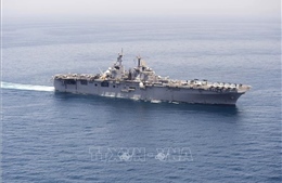 Hải quân Mỹ cảnh báo các tàu ở vùng Vịnh giữ khoảng cách với tàu chiến nước này