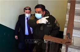 Cựu Bộ trưởng Y tế Bolivia bị tạm giam do bê bối đội giá máy thở