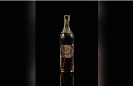 Chai rượu Cognac cổ lập kỷ lục đấu giá mới