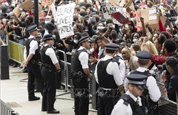 Thủ tướng Anh: Các phần tử cực đoan &#39;giật dây&#39; biểu tình chống phân biệt chủng tộc