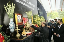 Lễ an táng nguyên Tổng Bí thư Lê Khả Phiêu tại Nghĩa trang Mai Dịch, Hà Nội