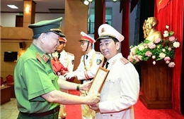 Thăng cấp bậc hàm từ Thiếu tướng lên Trung tướng đối với Thứ trưởng Bộ Công an Trần Quốc Tỏ