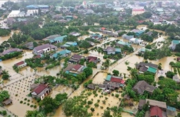 Lũ dâng nhanh nhấn chìm nhiều làng quê Quảng Trị
