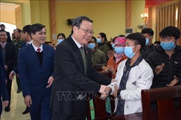Phó Chủ tịch Quốc hội Phùng Quốc Hiển tặng quà Tết tại Yên Bái