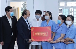 Thủ tướng thăm và tặng quà Trung tâm Bảo trợ xã hội tỉnh Quảng Nam