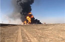 Hàng chục tàu chở dầu bốc cháy ở cảng biên giới Afghanistan-Iran