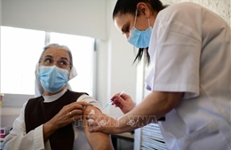 Israel phát động chiến dịch tiêm vaccine phòng COVID-19 tại nơi làm việc
