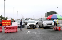 Dịch COVID-19: Quy định chưa chặt chẽ, gây bất lợi cho người dân tới Quảng Ninh