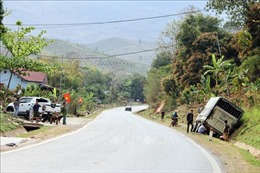 Tiềm ẩn nguy cơ mất an toàn giao thông trên Quốc lộ 6 qua tỉnh Sơn La