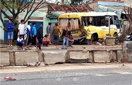 Tai nạn liên hoàn 3 xe ô tô khiến 1 người bị thương tại Quảng Bình