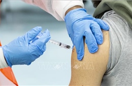 Pháp tăng tốc chương trình tiêm chủng vaccine phòng COVID-19