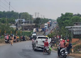 Container đấu đầu xe tải, ách tắc giao thông hơn 5 giờ ở Bình Phước