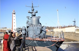 Chiêm ngưỡng tàu chiến và vũ khí diệt hạm ở Kronstadt, Nga 