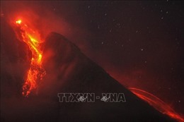 Núi lửa Sinabung ở Indonesia phun trào
