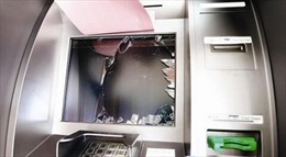 Nhiều màn hình cây ATM tại Bình Dương bị đập vỡ tan nát