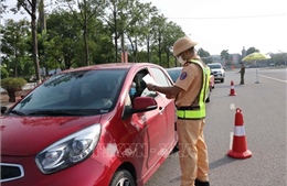 Lái xe chở hàng từ tỉnh khác đến Bắc Ninh được yêu cầu phải có giấy xét nghiệm âm tính