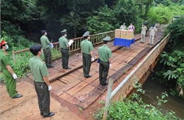 Trao tặng quà và vật tư y tế phòng, chống dịch cho Công an tỉnh Mondulkiri, Campuchia