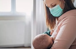 WHO: Người mẹ tiêm vaccine hoặc mắc COVID-19 vẫn an toàn khi nuôi con bằng sữa mẹ