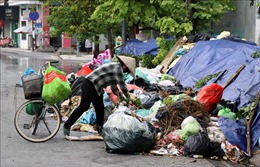 Thành phố Hạ Long ngập trong rác thải