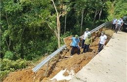 Thăm hỏi gia đình có ba cháu nhỏ thiệt mạng do sạt lở đất tại Tuyên Quang