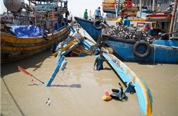 Bình Thuận: Trục vớt được 10 tàu cá bị chìm do mưa lũ