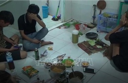 Xử phạt 8 thanh niên tụ tập ăn nhậu trong thời gian giãn cách xã hội