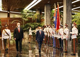 Chủ tịch Cuba Miguel Díaz-Canel chủ trì Lễ đón Chủ tịch nước Nguyễn Xuân Phúc 