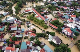 Hỗ trợ người dân huyện Quỳnh Lưu khắc phục hậu quả mưa lũ