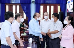 Chủ tịch nước Nguyễn Xuân Phúc tiếp xúc cử tri huyện Củ Chi 