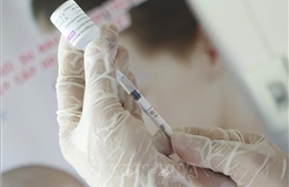 Một PGD Trung tâm Y tế bị kỷ luật vì để con 17 tuổi tiêm vaccine ngừa COVID-19