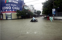 Trung Bộ tiếp tục mưa to, lũ trên sông Vệ tại Quảng Ngãi đạt đỉnh