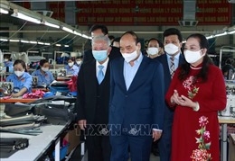 Chủ tịch nước Nguyễn Xuân Phúc thăm các doanh nghiệp tiêu biểu do người cao tuổi quản lý, điều hành