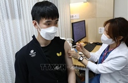 Hàn Quốc: Kêu gọi tiêm mũi vaccine tăng cường phòng COVID-19