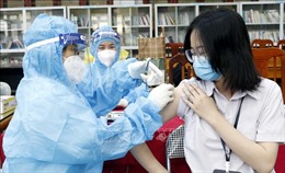 Học sinh Bắc Giang tiêm vaccine phòng COVID-19