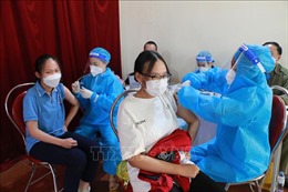 Việt Nam đang tham khảo ý kiến về tiêm vaccine COVID-19 cho trẻ từ 5-11 tuổi