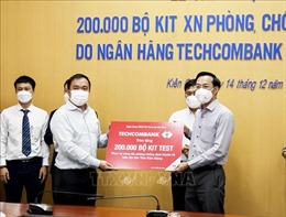 Kiên Giang tiếp nhận 200.000 bộ kit xét nghiệm nhanh SARS-CoV-2