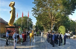 Thủ tướng dâng hương tưởng niệm Anh hùng liệt sĩ Võ Thị Sáu