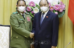 Chủ tịch nước Nguyễn Xuân Phúc tiếp Bộ trưởng Bộ Công an Lào 