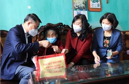 Thăm hỏi, tặng quà đối tượng chính sách tại Bắc Ninh, Bắc Giang