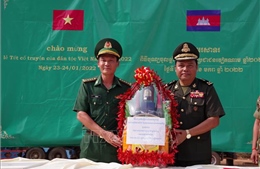 Lực lượng vũ trang tỉnh Tbong Khmum (Campuchia) chúc tết lực lượng vũ trang Tây Ninh