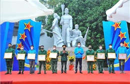 Gặp mặt thanh niên Hà Nội nhập ngũ và tuyên dương quân nhân xuất ngũ tiêu biểu