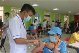 Quảng Ninh: Cấp tài liệu hướng dẫn chăm sóc, điều trị COVID-19 tại nhà cho người dân